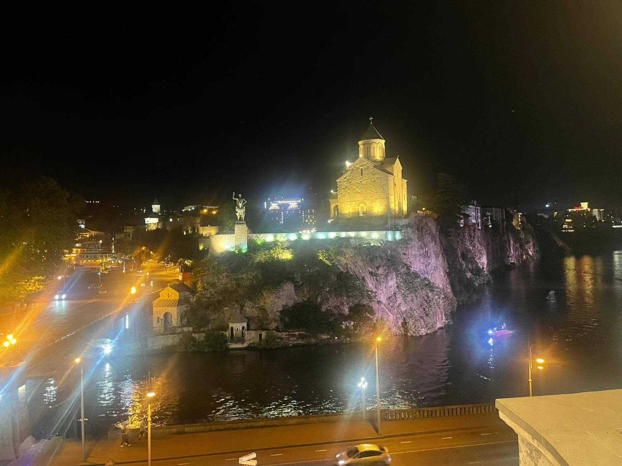 Meidan Inn Tbilisi Esterno foto